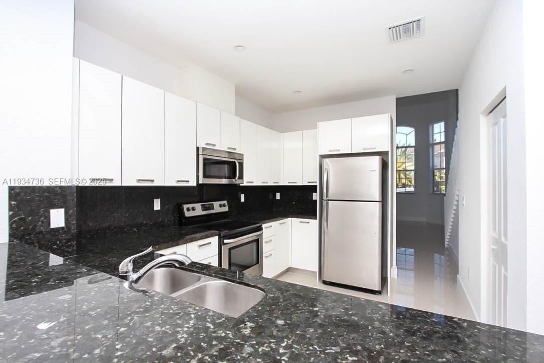 15670 Sw 11th Ter #0 - Photo 5 of 31