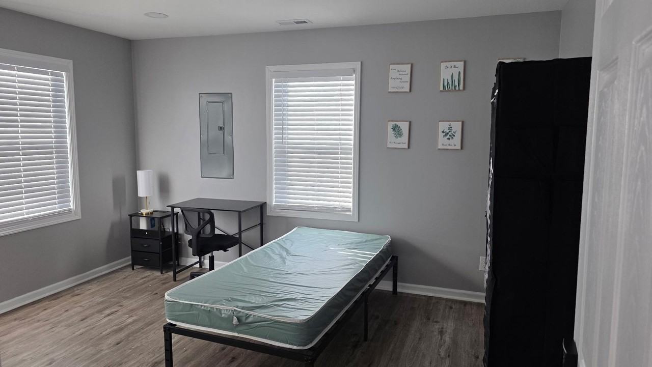 Saundralane Dr Nw - Photo 3 of 4