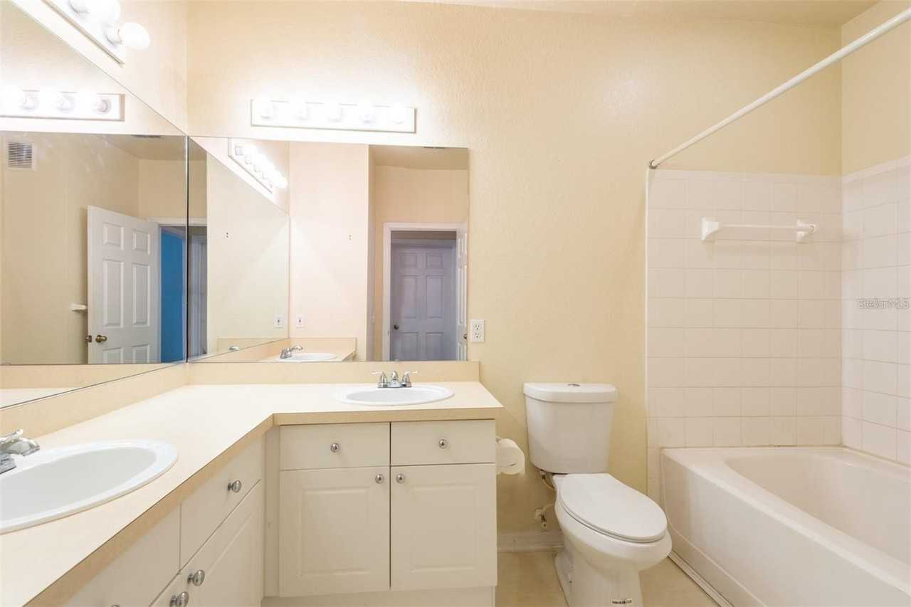 18001 Richmond Place Dr #926 - Photo 7 of 14