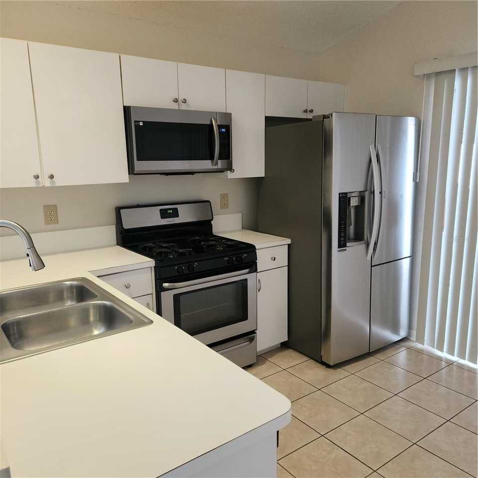 28525 Seashell Ct - Photo 2 of 6