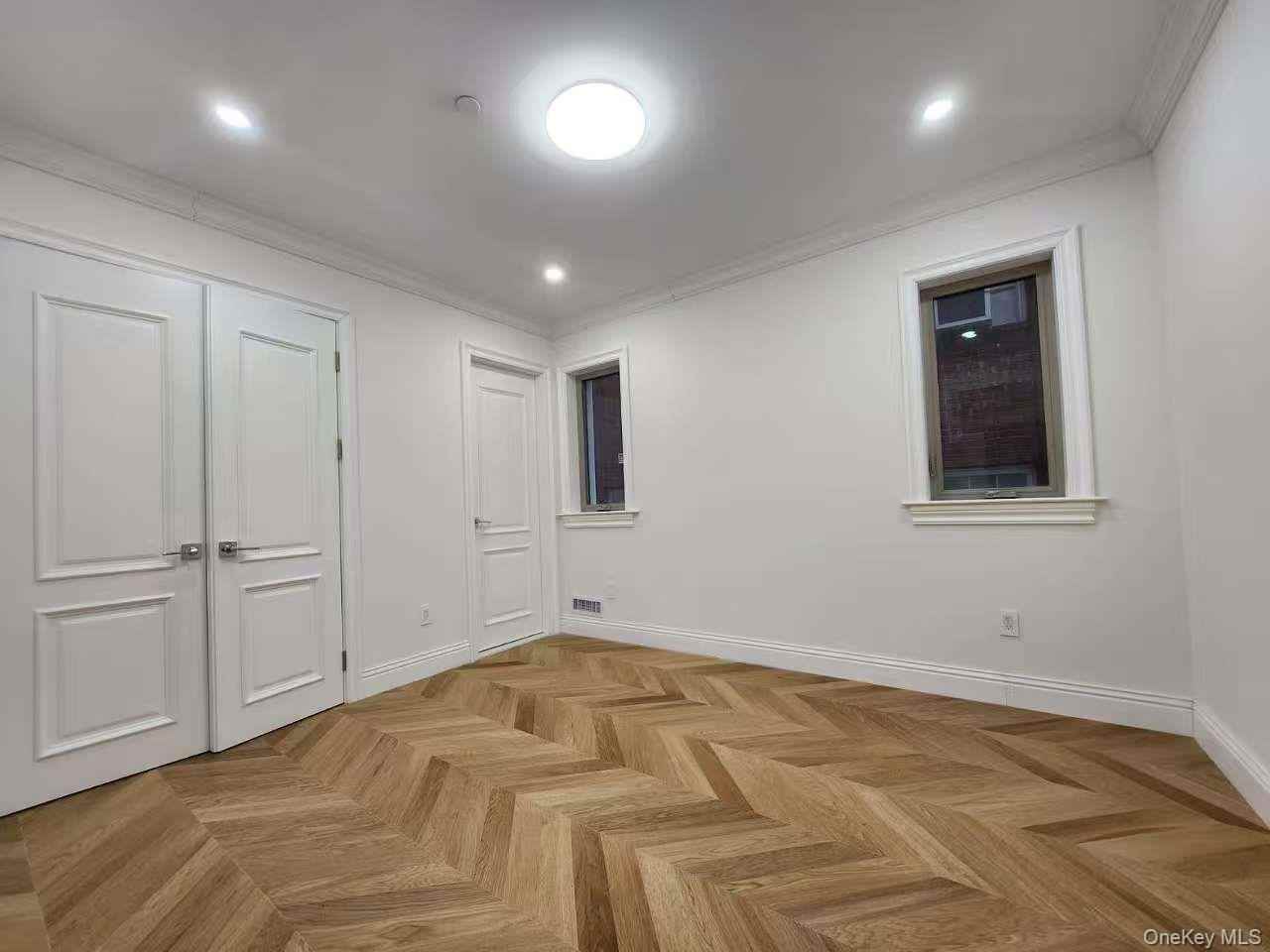 7633 160th St 1st Fl #1stFL - Photo 4 of 6