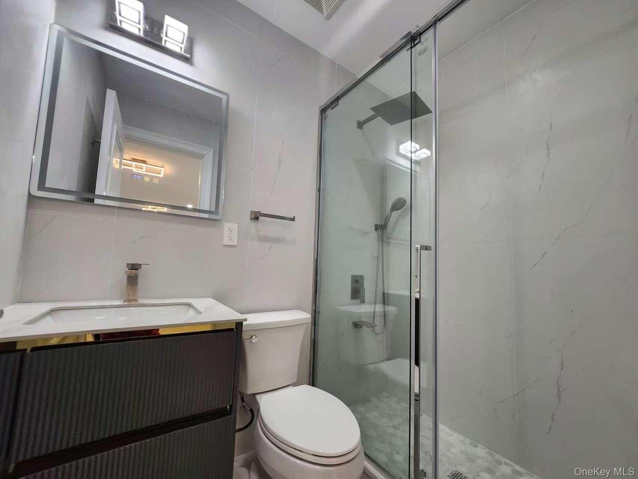 7633 160th St 1st Fl #1stFL - Photo 5 of 6