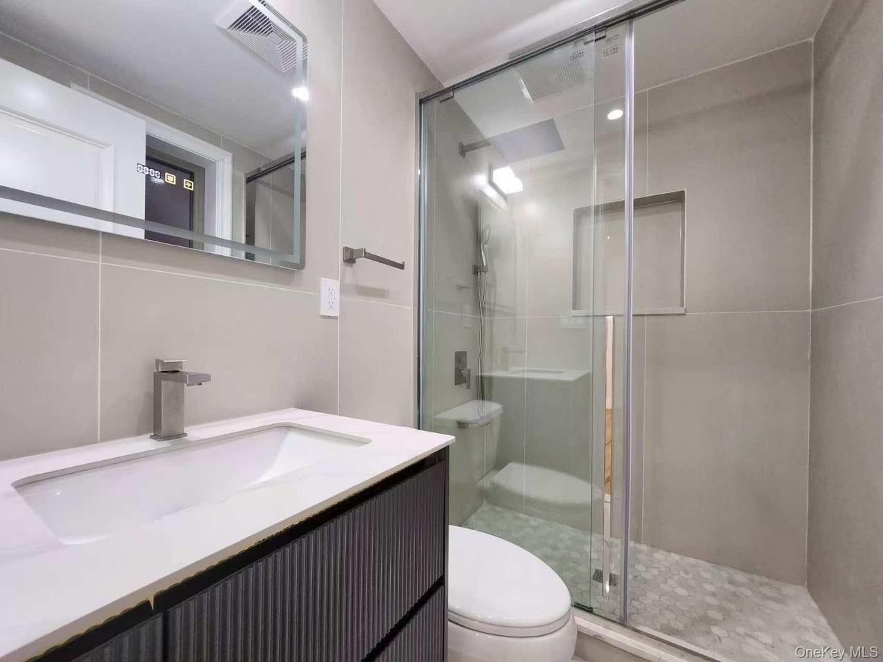 7633 160th St 1st Fl #1stFL - Photo 6 of 6