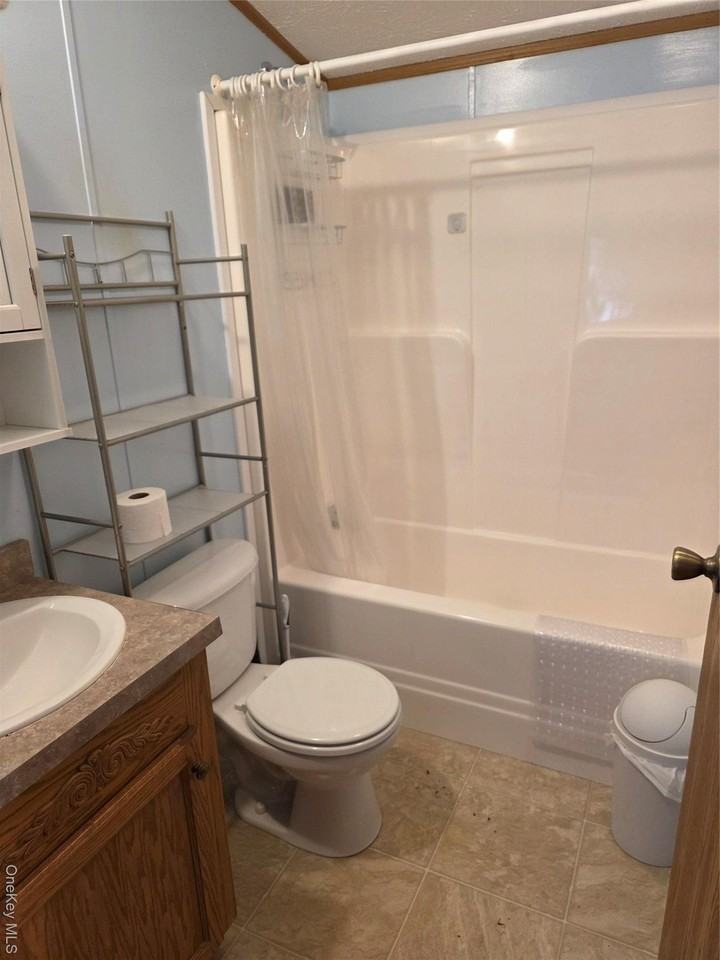 8 Greenrose Dr - Photo 7 of 16