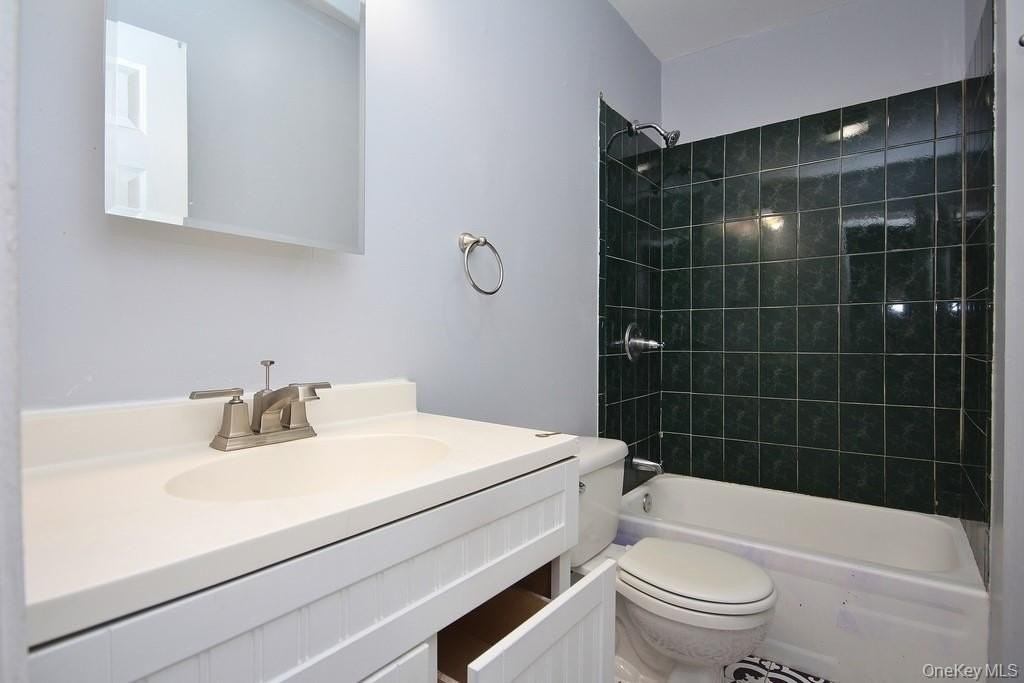 146 Johnston St - Photo 7 of 8