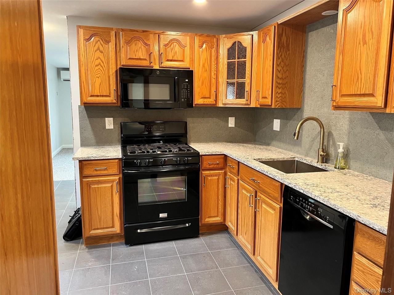 24 Lindner Pl - Photo 2 of 24