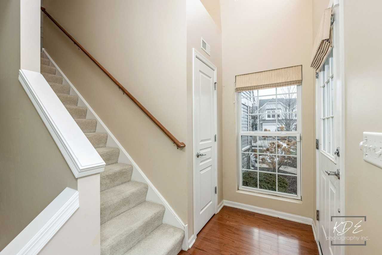 651 Hawley Dr - Photo 4 of 39