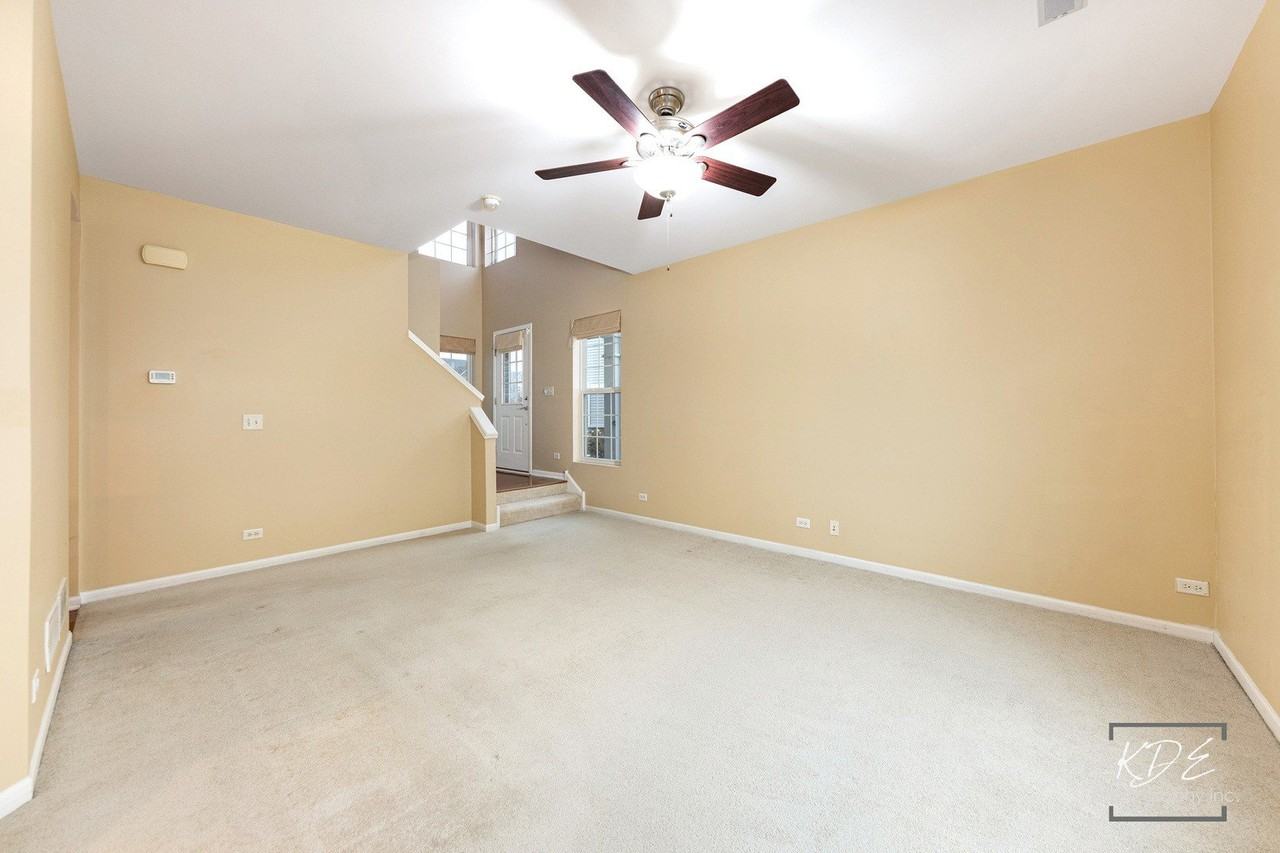 651 Hawley Dr - Photo 5 of 39