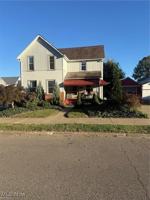 featured image of 450 E 5th St