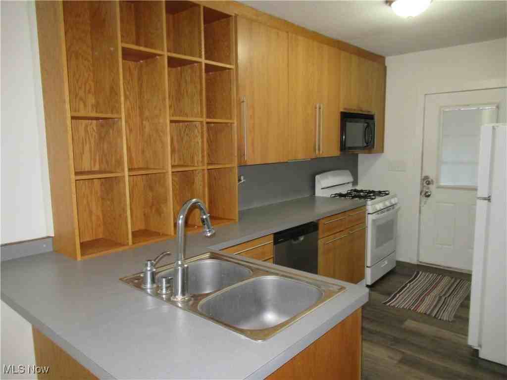 3754 W 130th St - Photo 5 of 30