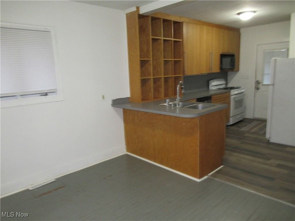 3754 W 130th St - Photo 7 of 30