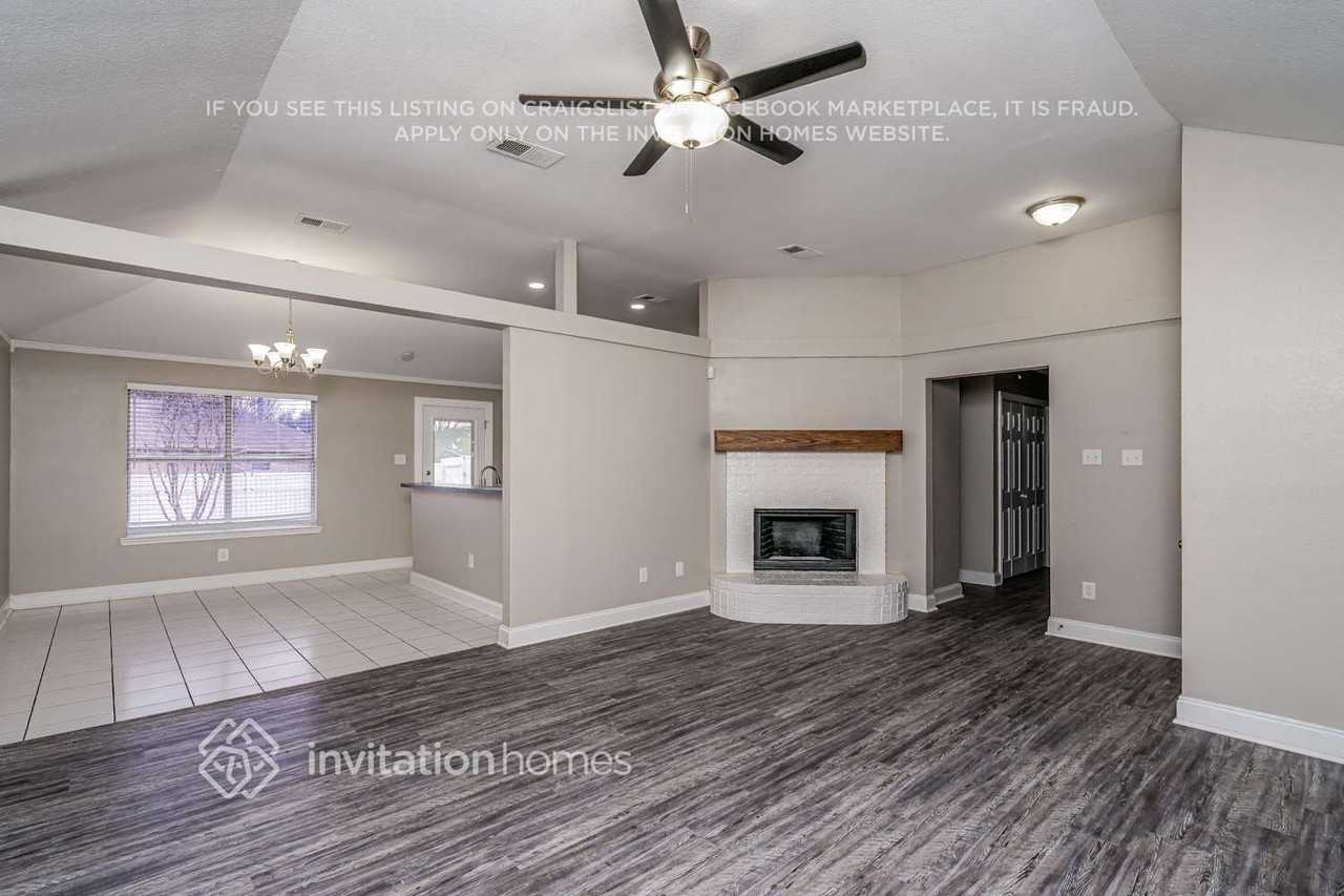 8210 Quail Hollow Ct - Photo 3 of 16