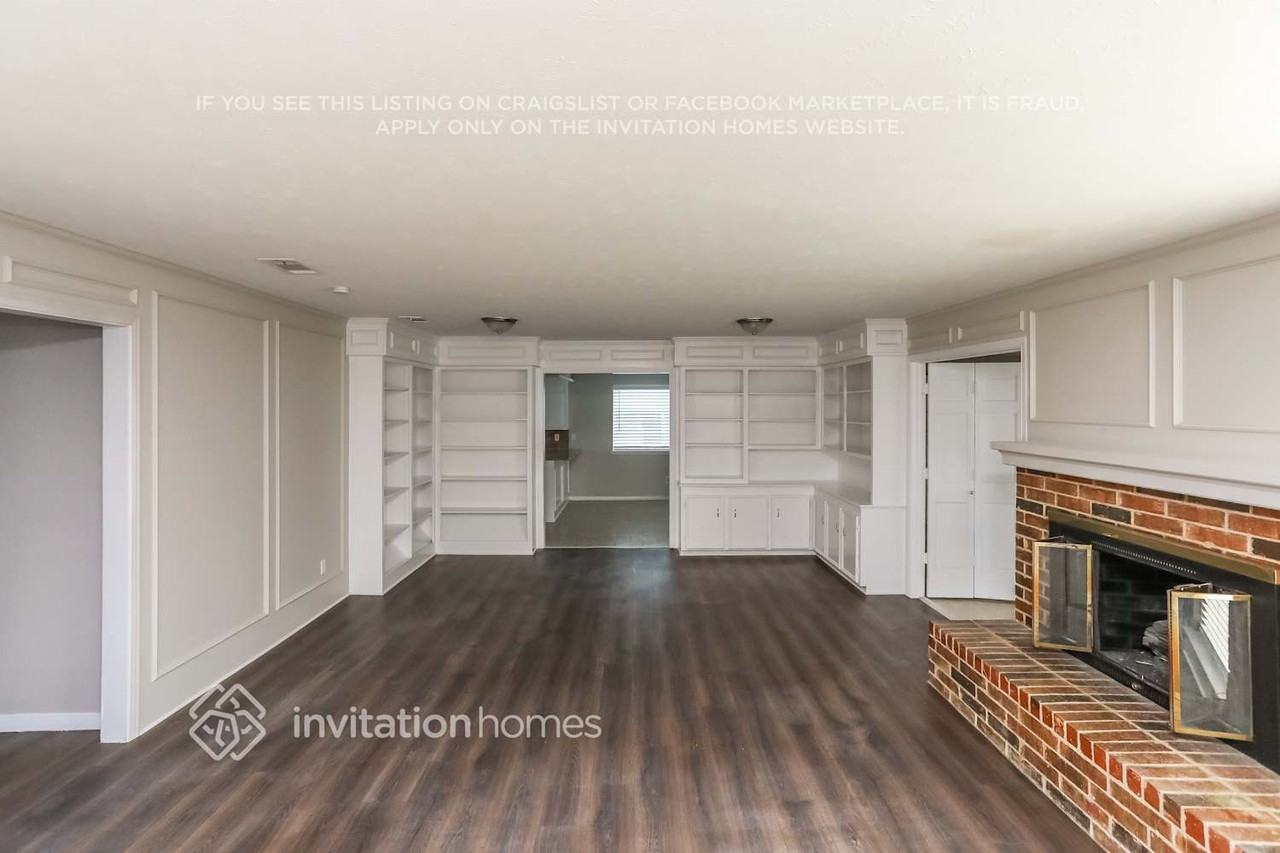 1706 Surrey Ct - Photo 2 of 11