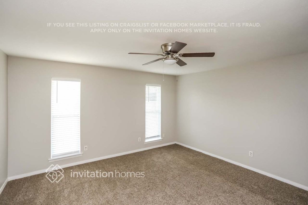 1706 Surrey Ct - Photo 6 of 11