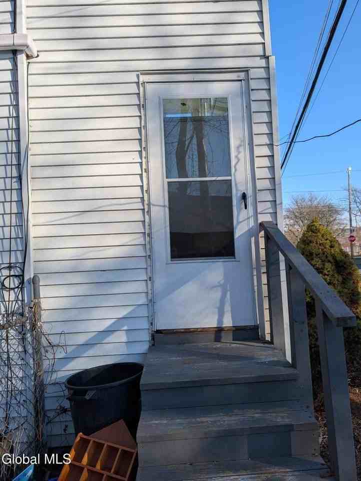 318 27th St #2 - Photo 2 of 8