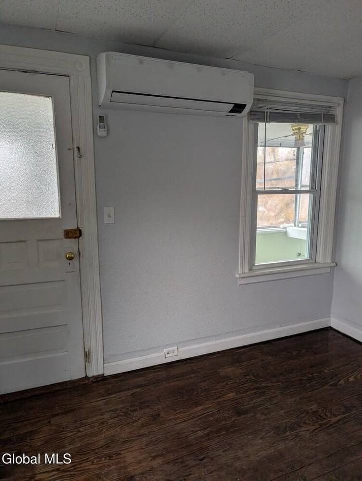 318 27th St #2 - Photo 4 of 8