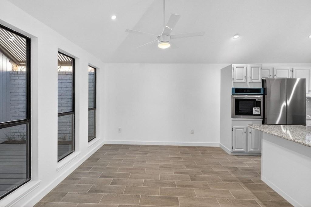 4423 Norwood St - Photo 7 of 33