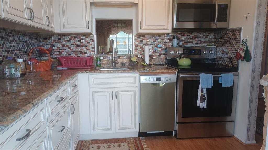 2191 Ne 1st Ct #202 - Photo 5 of 9