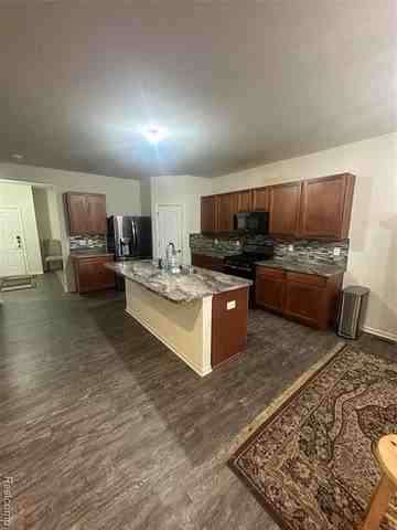 8731 Quincy Dr - Photo 4 of 29