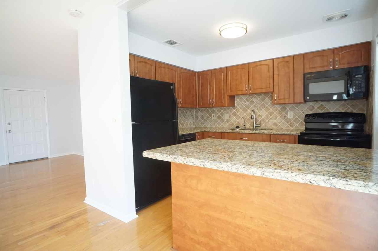 807 Easterly Rd - Photo 7 of 25