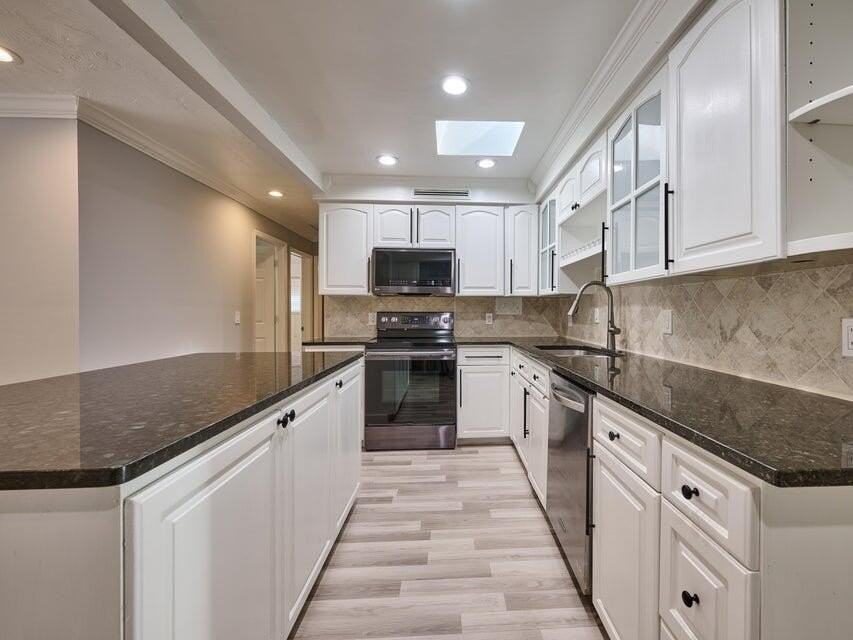 2112 Longwood Rd - Photo 2 of 12