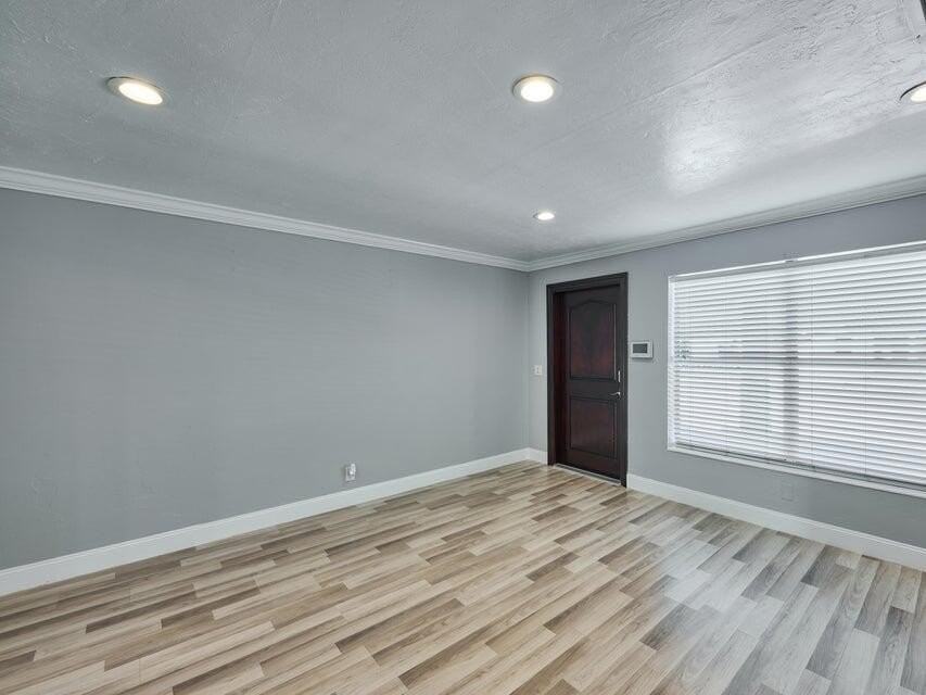 2112 Longwood Rd - Photo 5 of 12