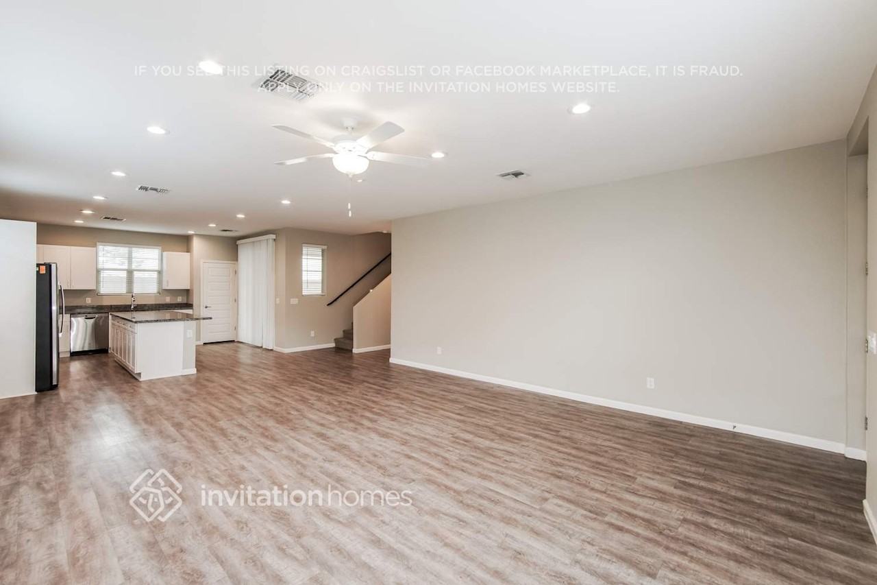 18932 W Reade Ave - Photo 7 of 28