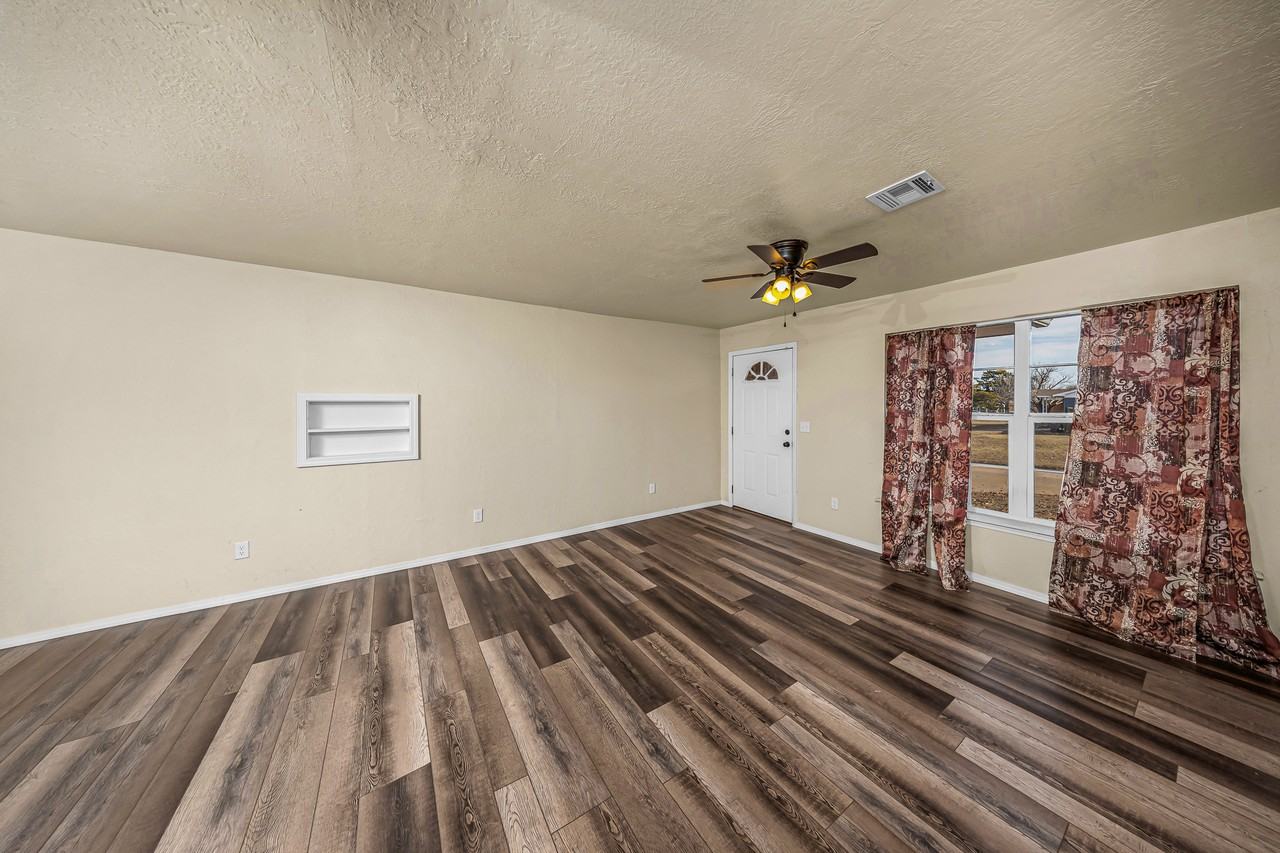 1702 Nw 45th St #1 - Photo 6 of 30