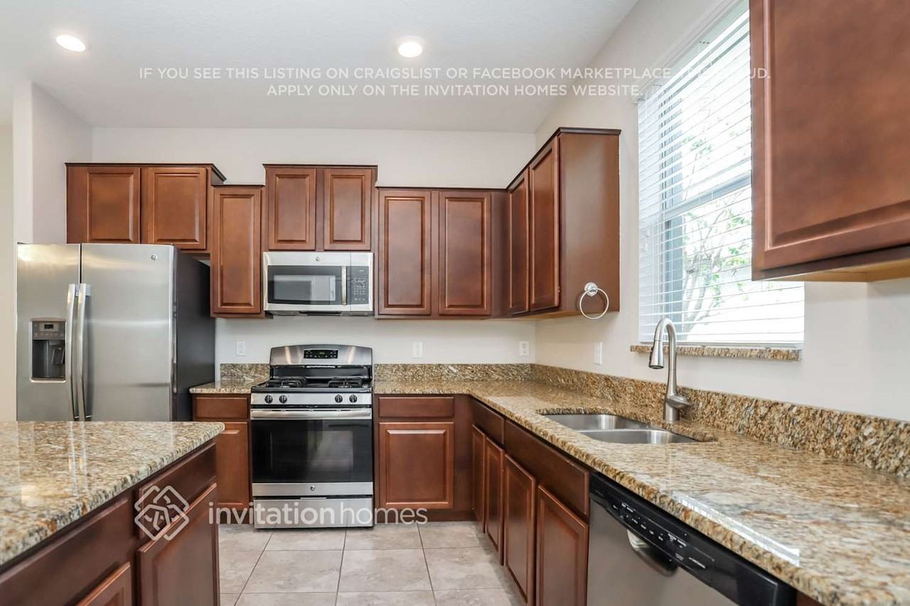 6341 Shore Vista Pl - Photo 4 of 16