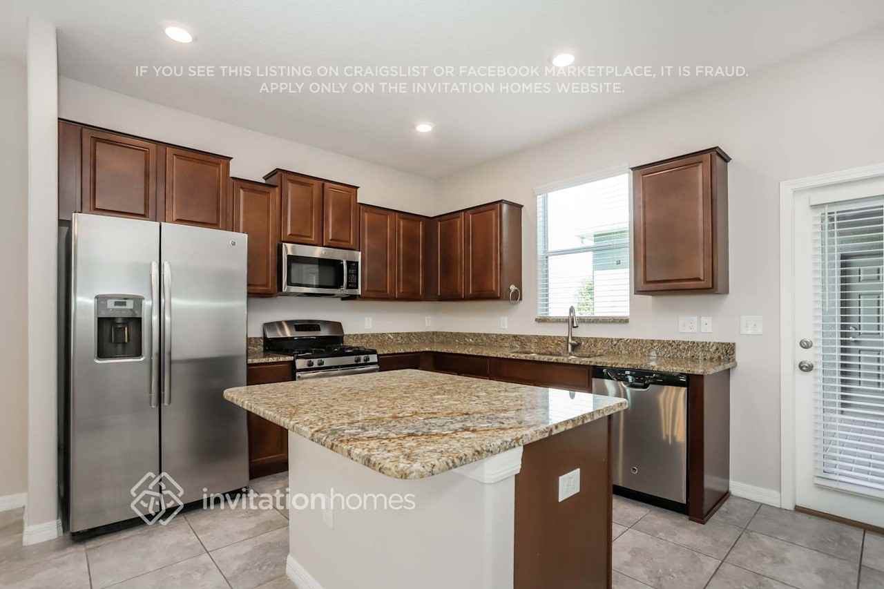 6341 Shore Vista Pl - Photo 5 of 16