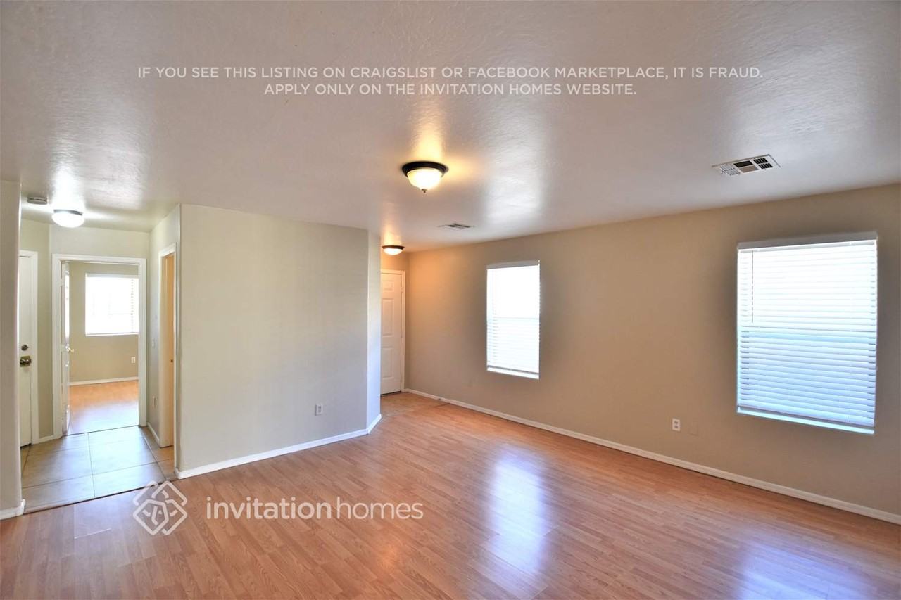 5621 S 11th Pl - Photo 2 of 8