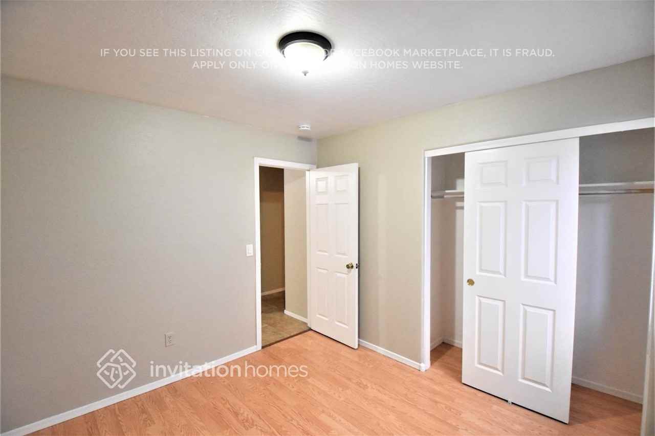 5621 S 11th Pl - Photo 5 of 8