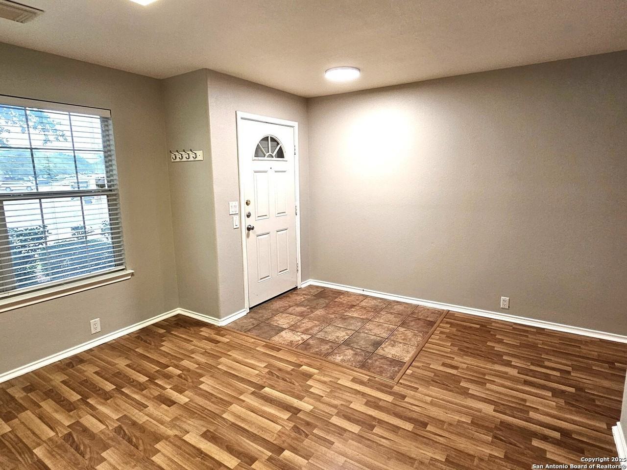 1715 Mountain Brk - Photo 7 of 50