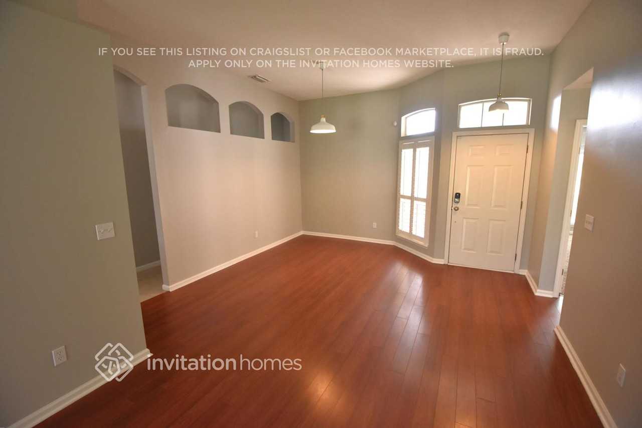 2115 Trailwood Dr - Photo 2 of 11