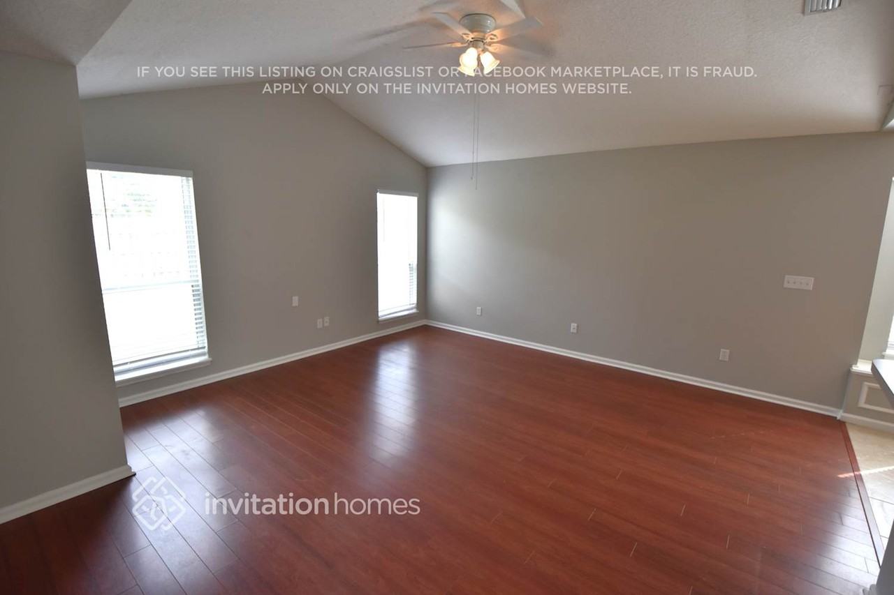 2115 Trailwood Dr - Photo 3 of 11