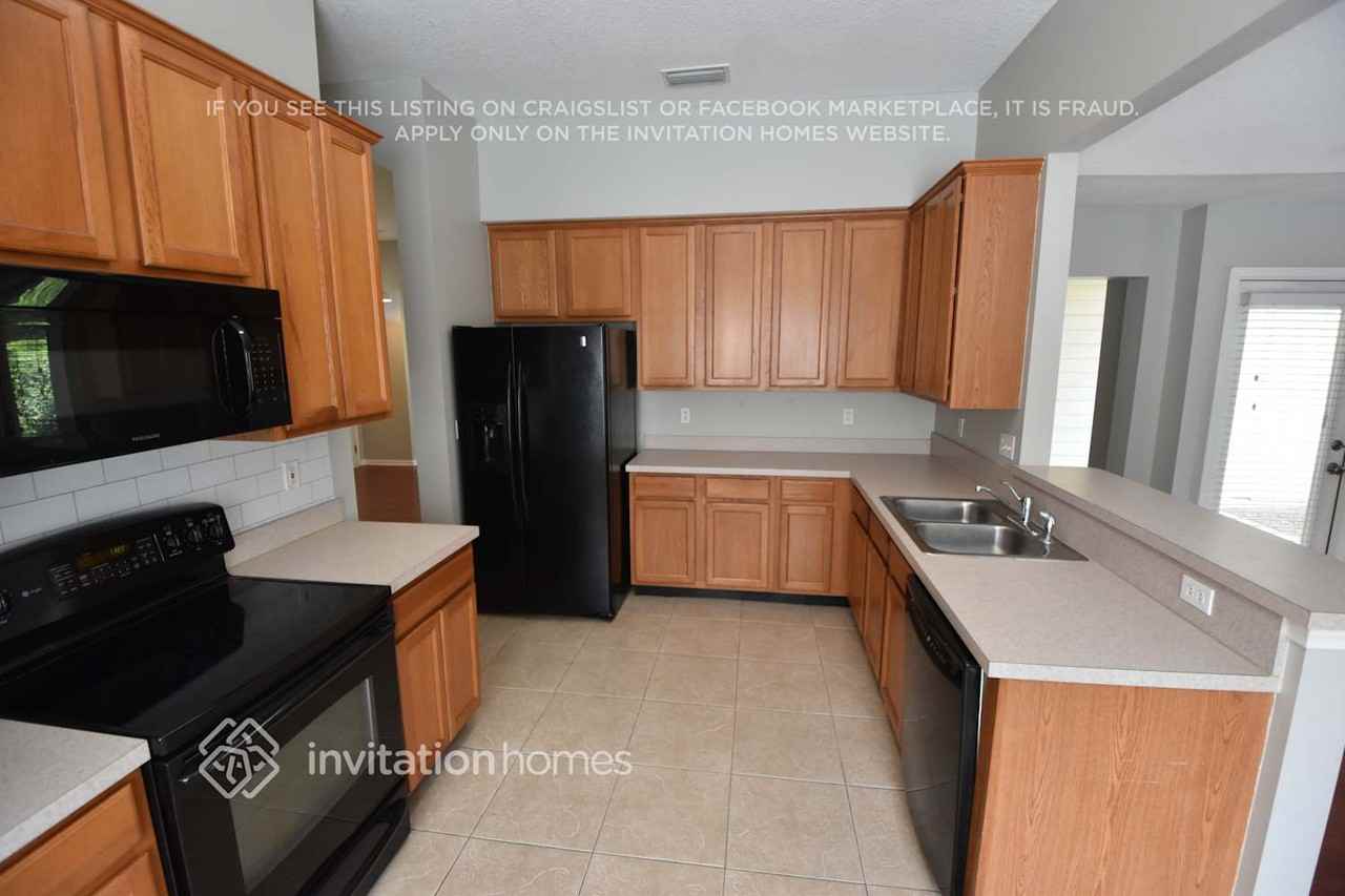 2115 Trailwood Dr - Photo 4 of 11