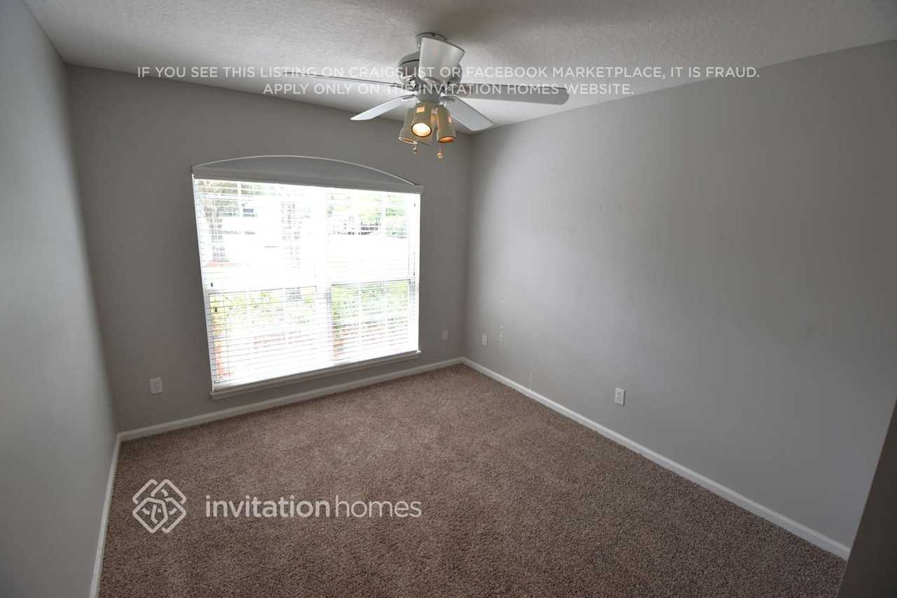 2115 Trailwood Dr - Photo 6 of 11