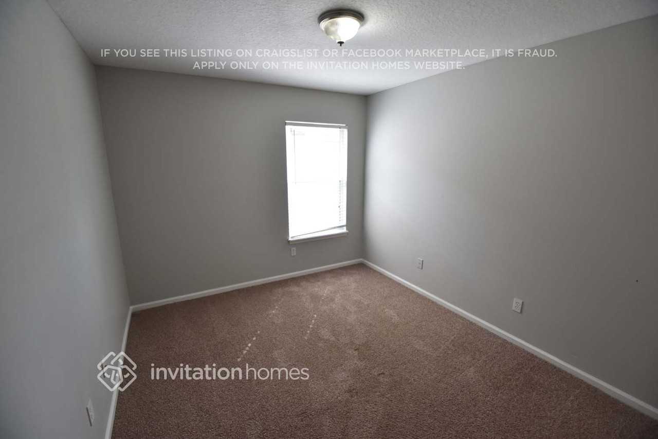 2115 Trailwood Dr - Photo 7 of 11