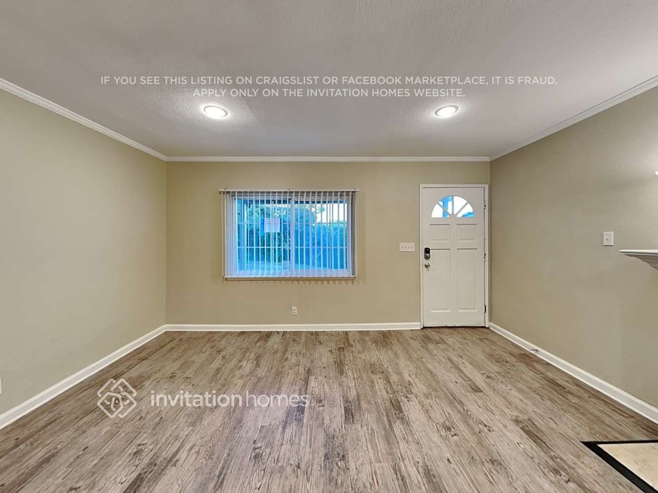 8159 Beeman Ave - Photo 3 of 14