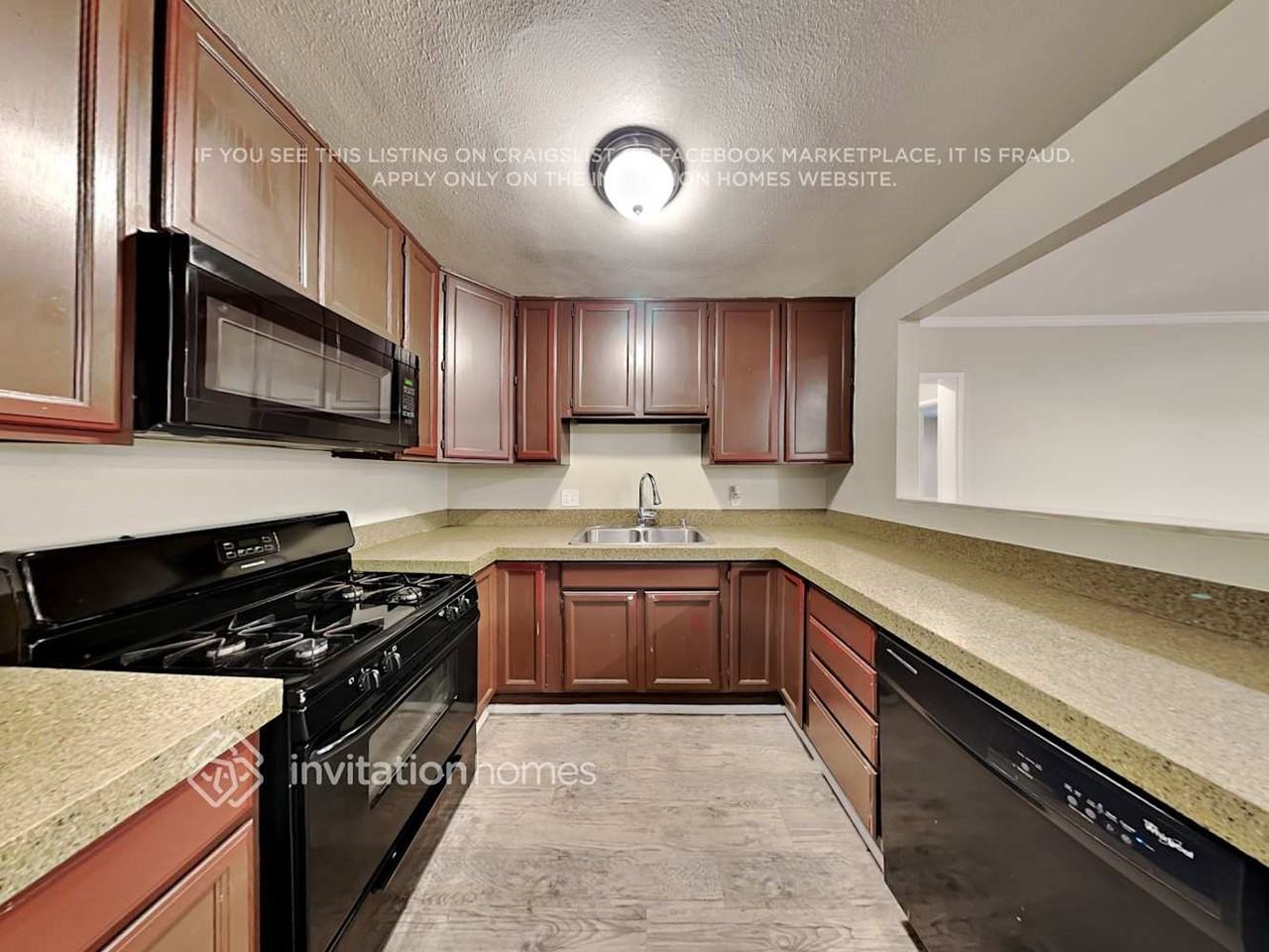 8159 Beeman Ave - Photo 5 of 14