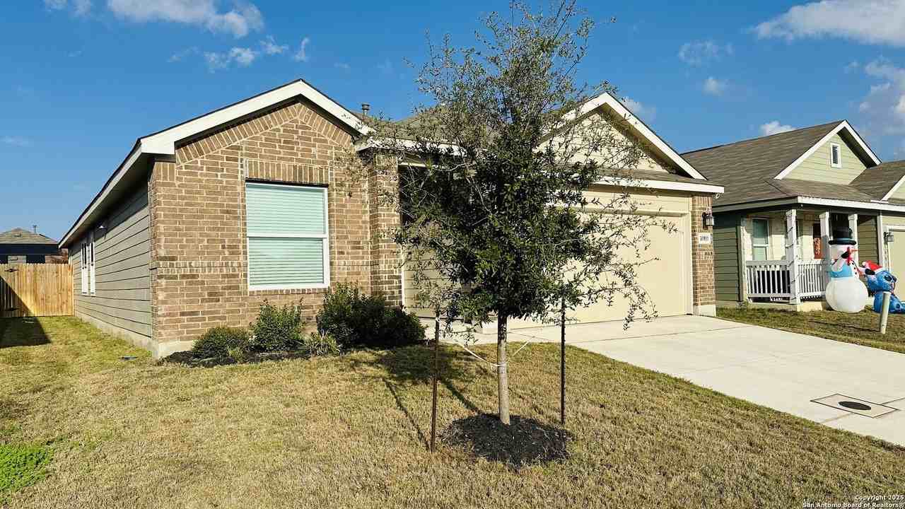 10811 Hernando Ct - Photo 3 of 32