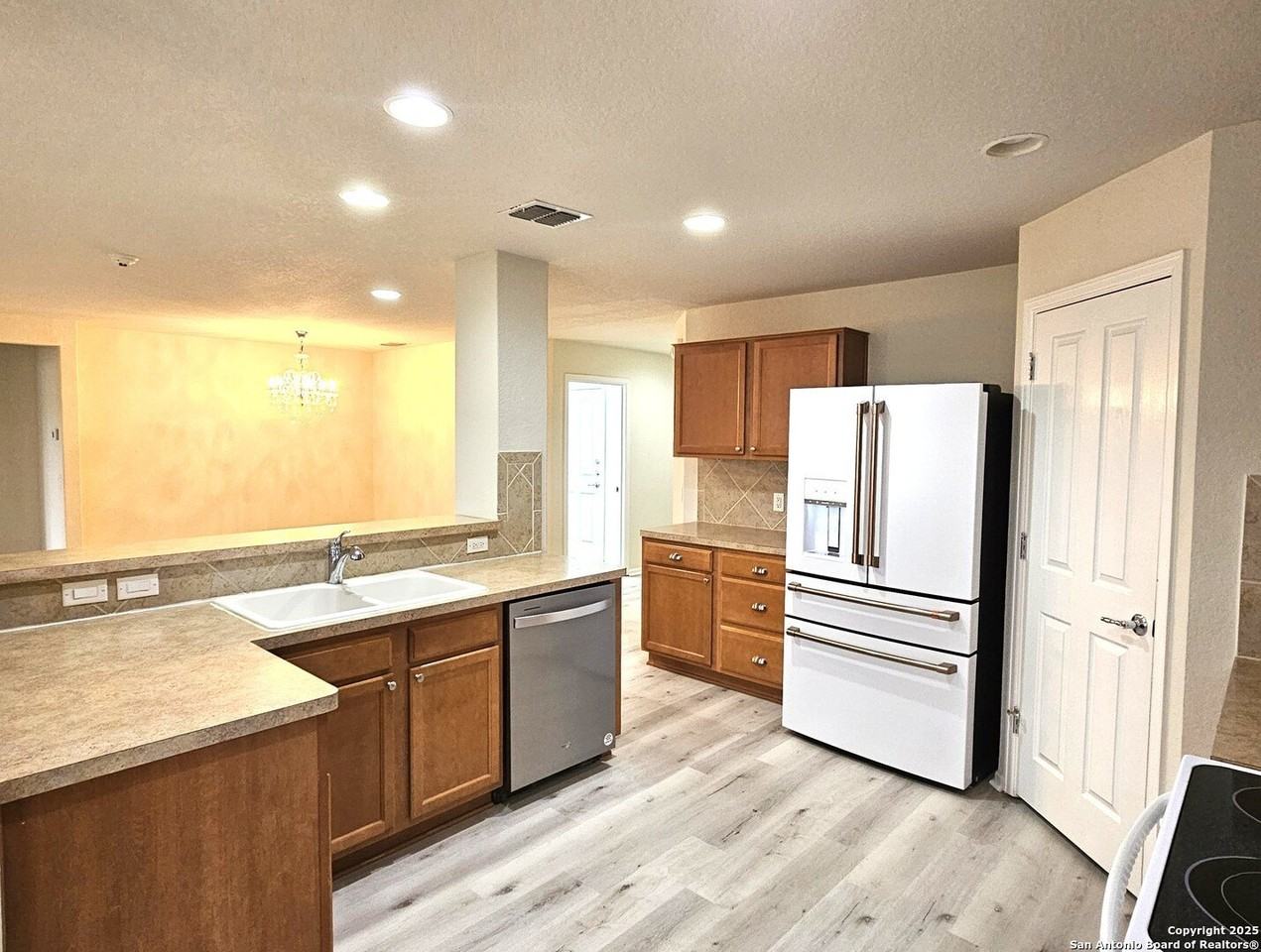 5509 Columbia Dr - Photo 5 of 25