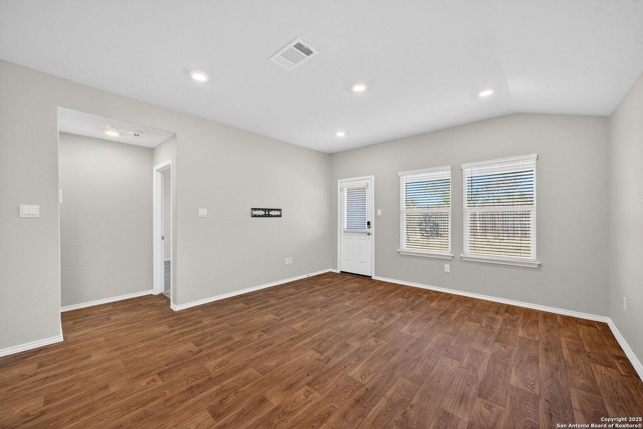 11927 Hondo Crk - Photo 5 of 30