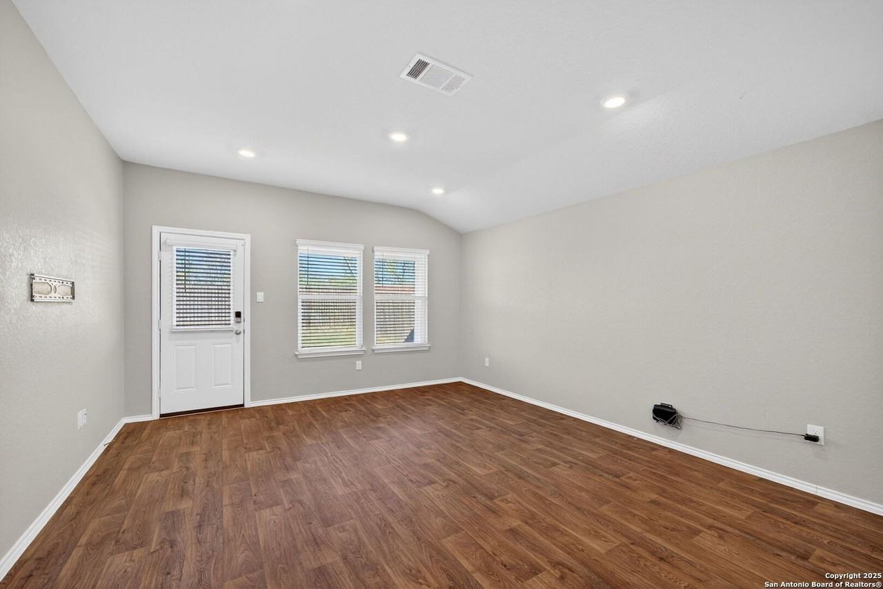 11927 Hondo Crk - Photo 6 of 30