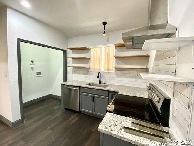 828 Dakota St - Photo 7 of 25