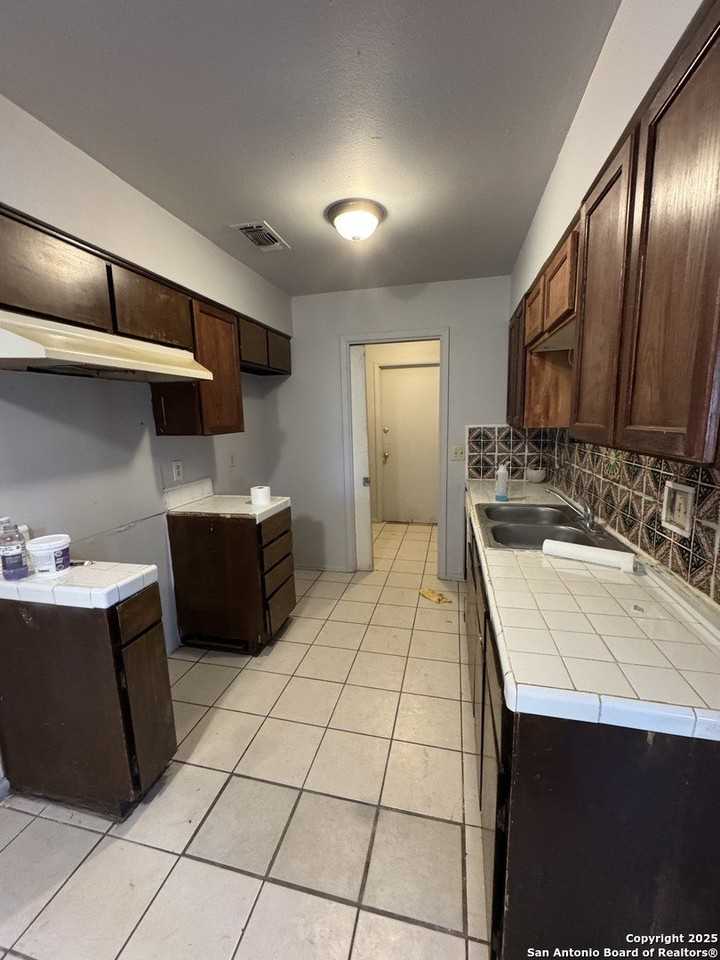 9131 Port Hudson St - Photo 5 of 22