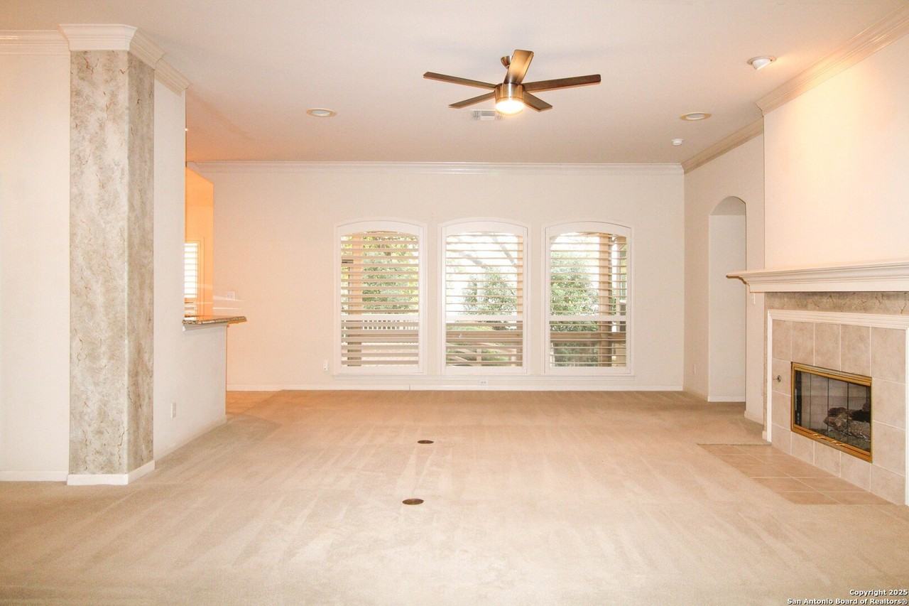 34 Silverhorn Dr - Photo 4 of 50