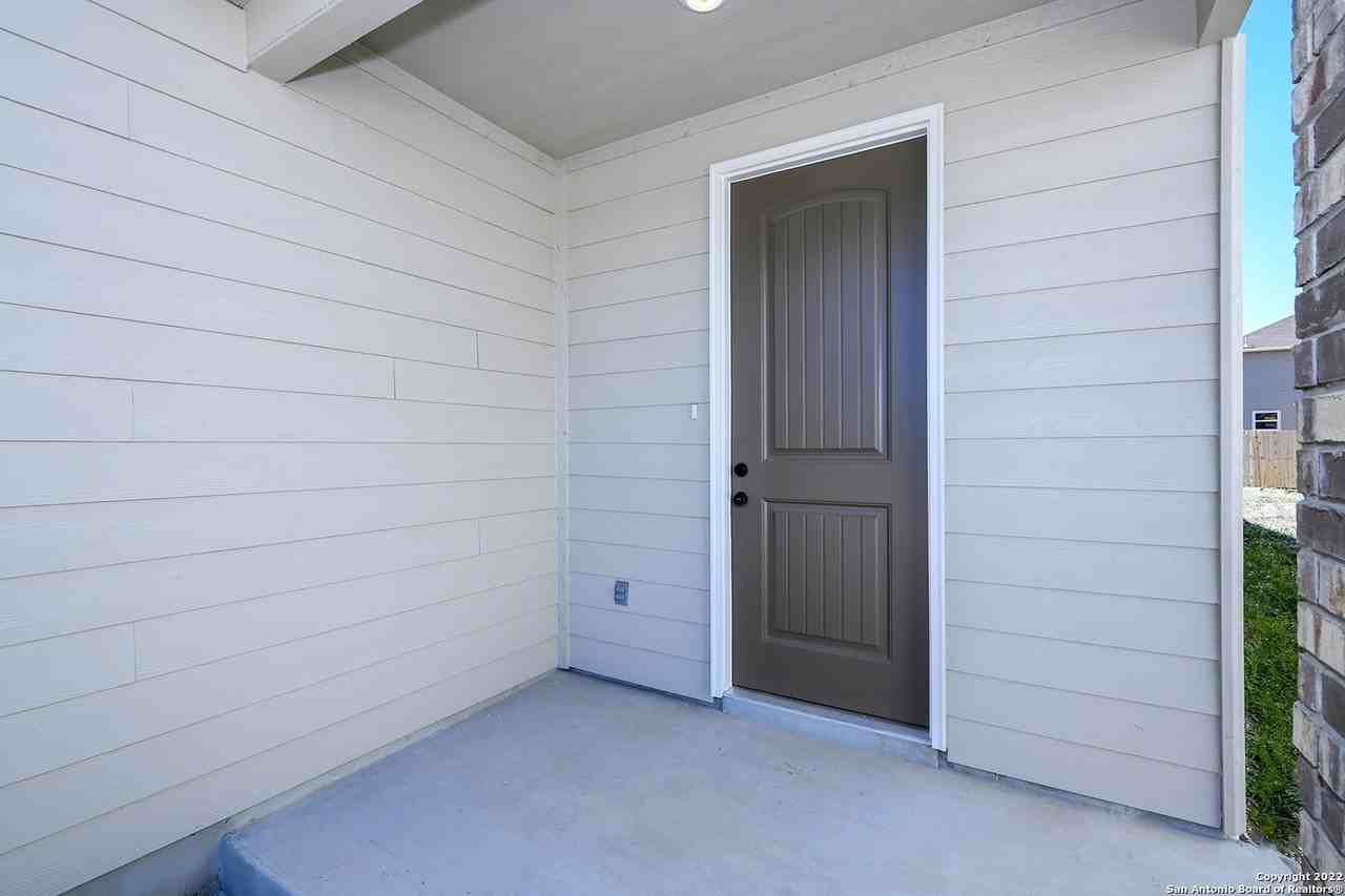 6511 Runaway Row - Photo 4 of 42