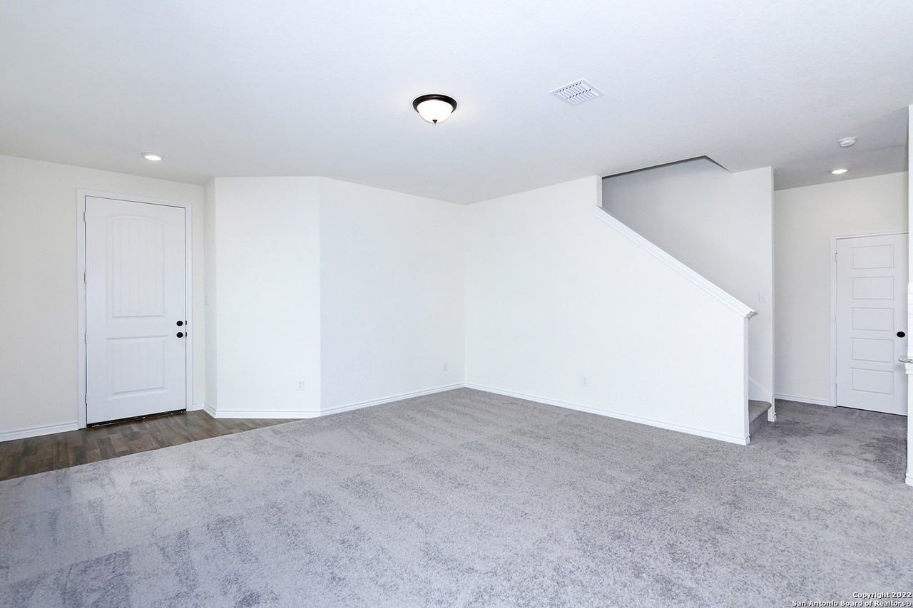 6511 Runaway Row - Photo 7 of 42