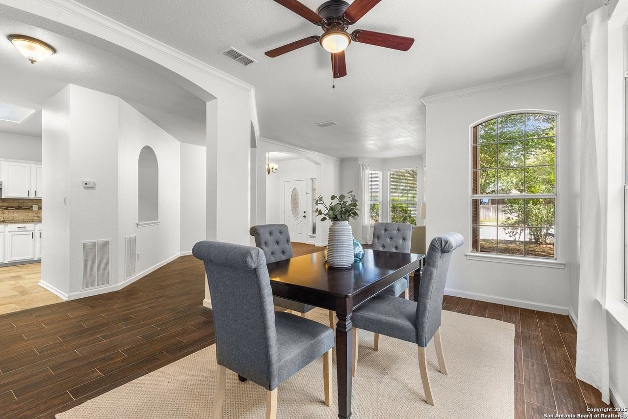 2606 Ashton Village Dr - Photo 5 of 25